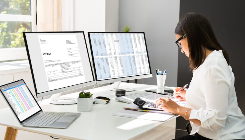 Online,Taxes,And,Invoice,Using,Computer,And,Calculator