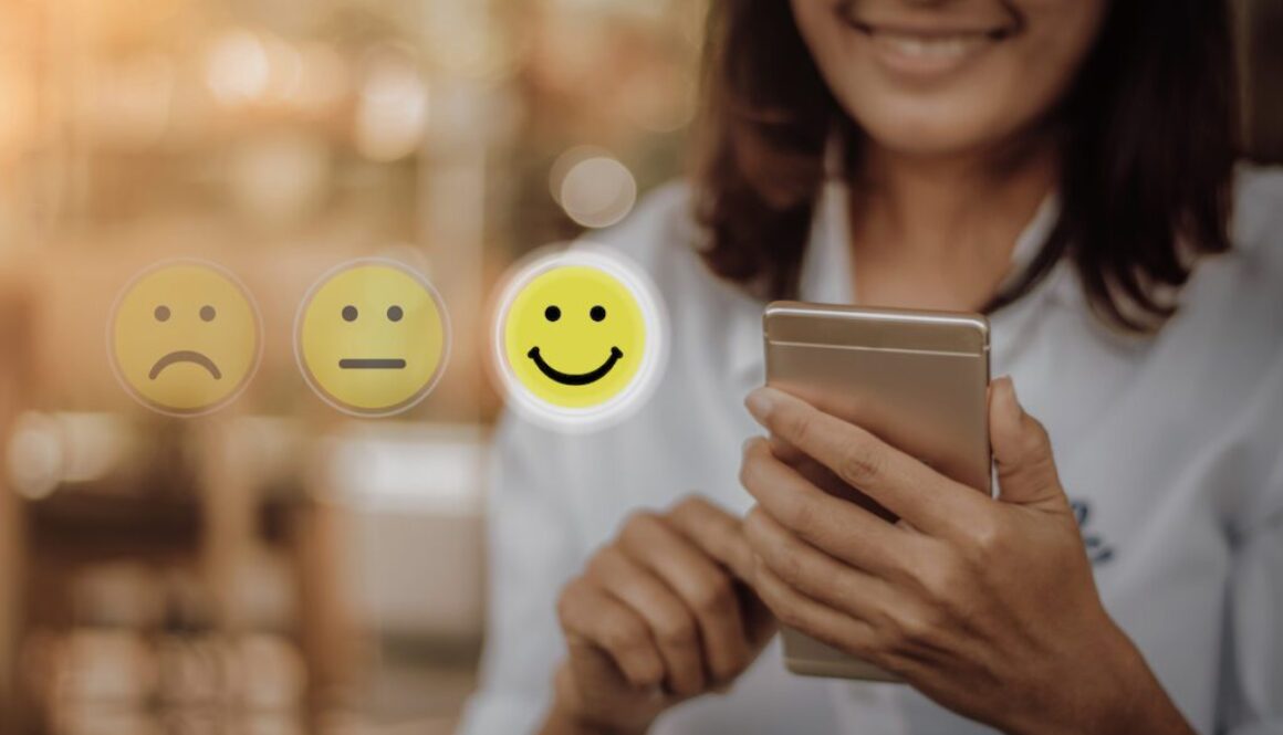 Businesswoman,Pressing,Face,Emoticon,On,Virtual,Touch,Screen,At,Smartphone